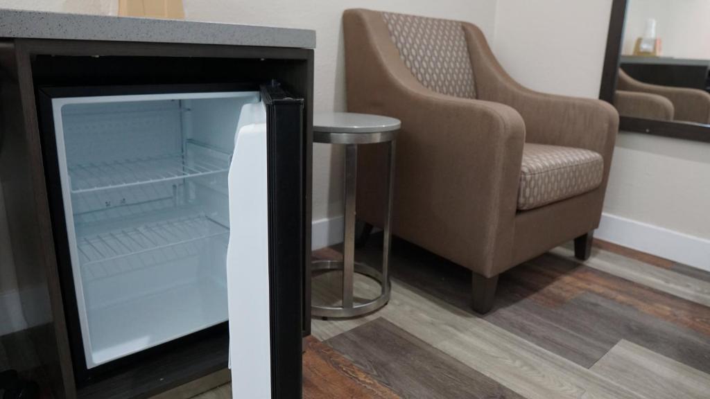 Sea Breeze Inn - LAX Airport, Los Angeles - Family Suite