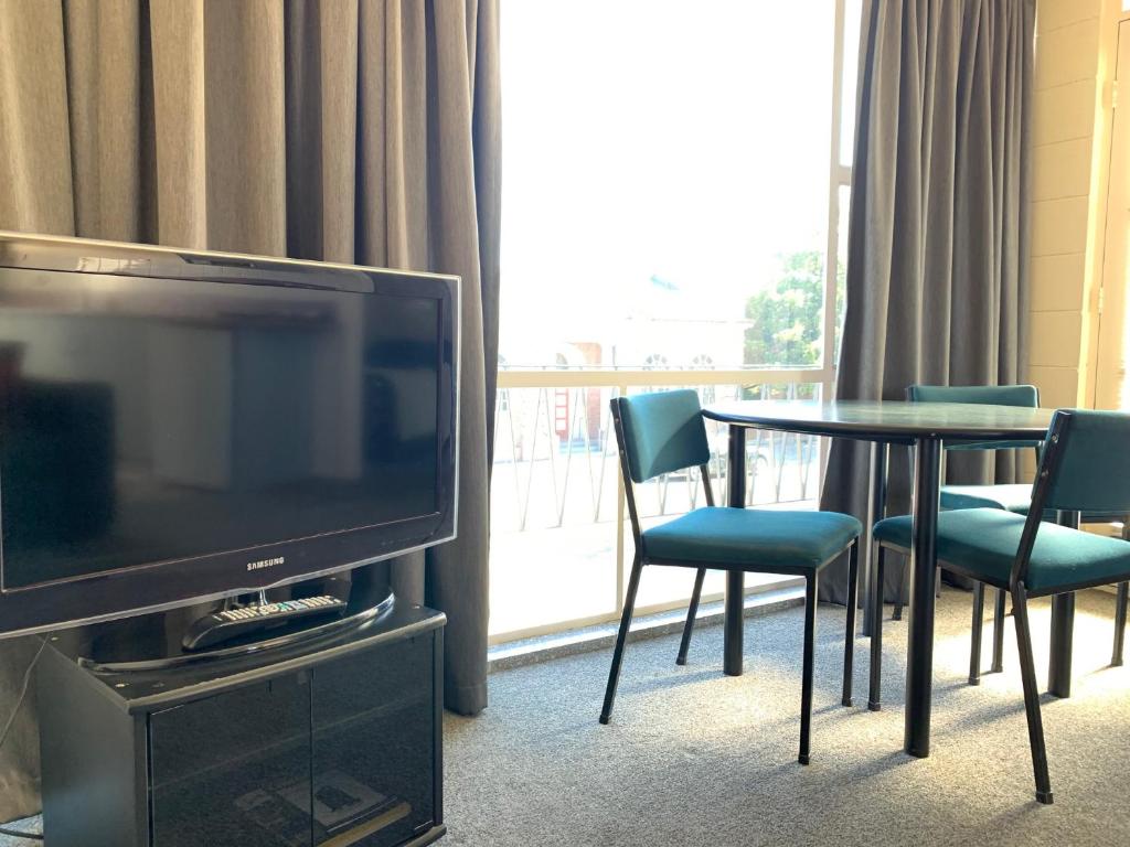 TV a/nebo společenská místnost v ubytování Temuka Motel