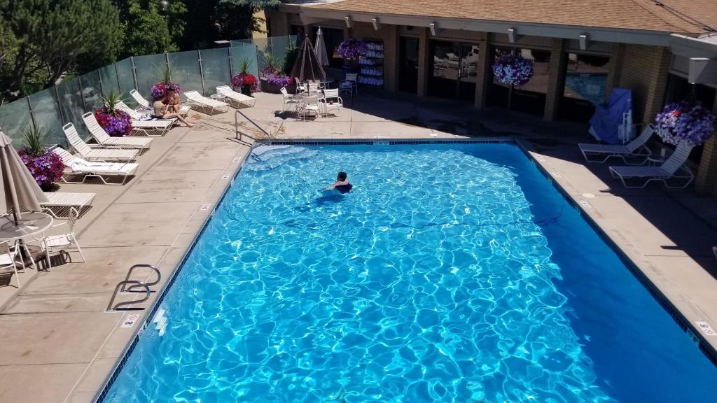Bazén v ubytování Mirabeau Park Hotel nebo v jeho okolí