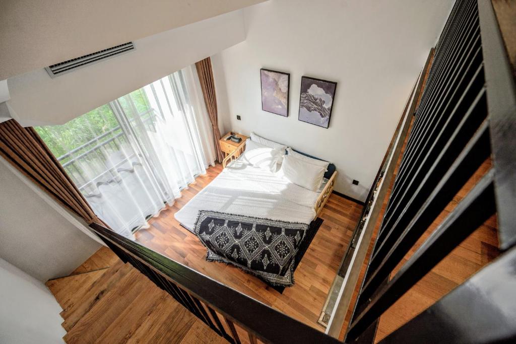 an overhead view of a bedroom with a bed at Whispering Mountains Boutique Hotel in Zhangjiajie