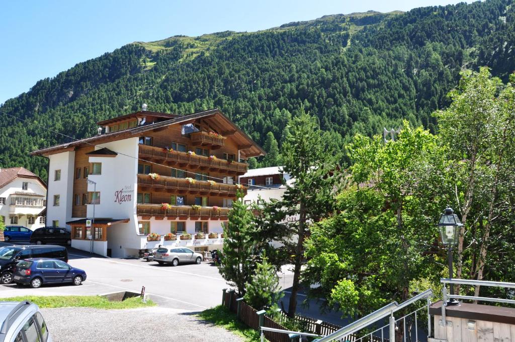 Nespecifikovaný výhled na hory nebo výhled na hory při pohledu z hotelu
