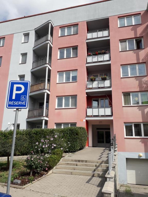 Peškova, byt o 2 pokojích s terasou - One-Bedroom Apartment