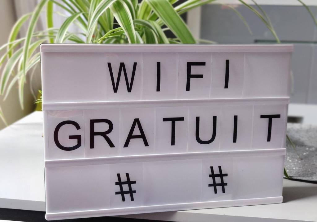 Alyss Saphir Cambronne Eiffel - Resim 14