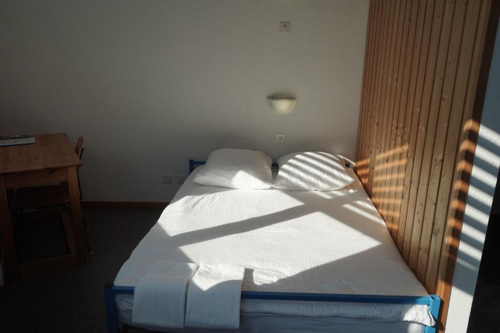 Postel nebo postele na pokoji v ubytování Mont-Fort Swiss Lodge
