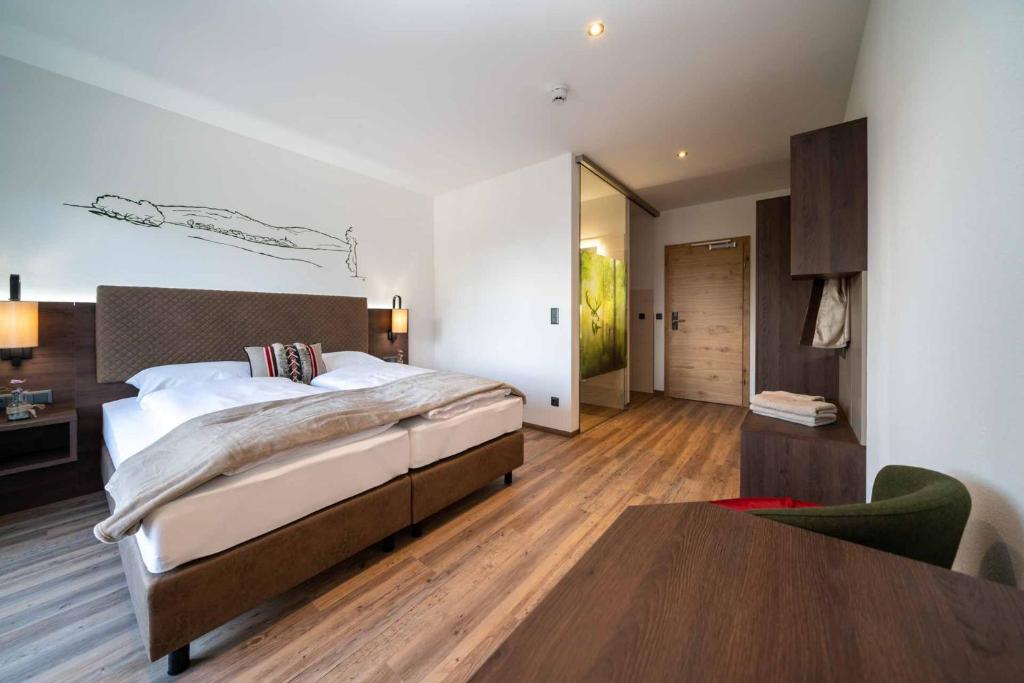 Postel nebo postele na pokoji v ubytování Gasthaus Hotel Beim Erich