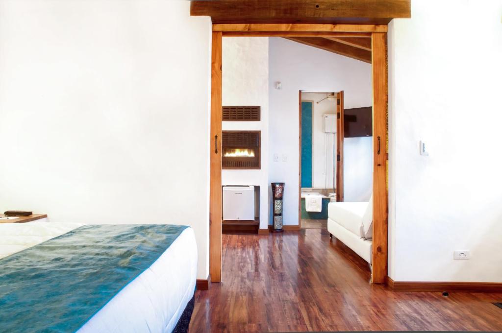 Postel nebo postele na pokoji v ubytování Hotel Casona Usaquen