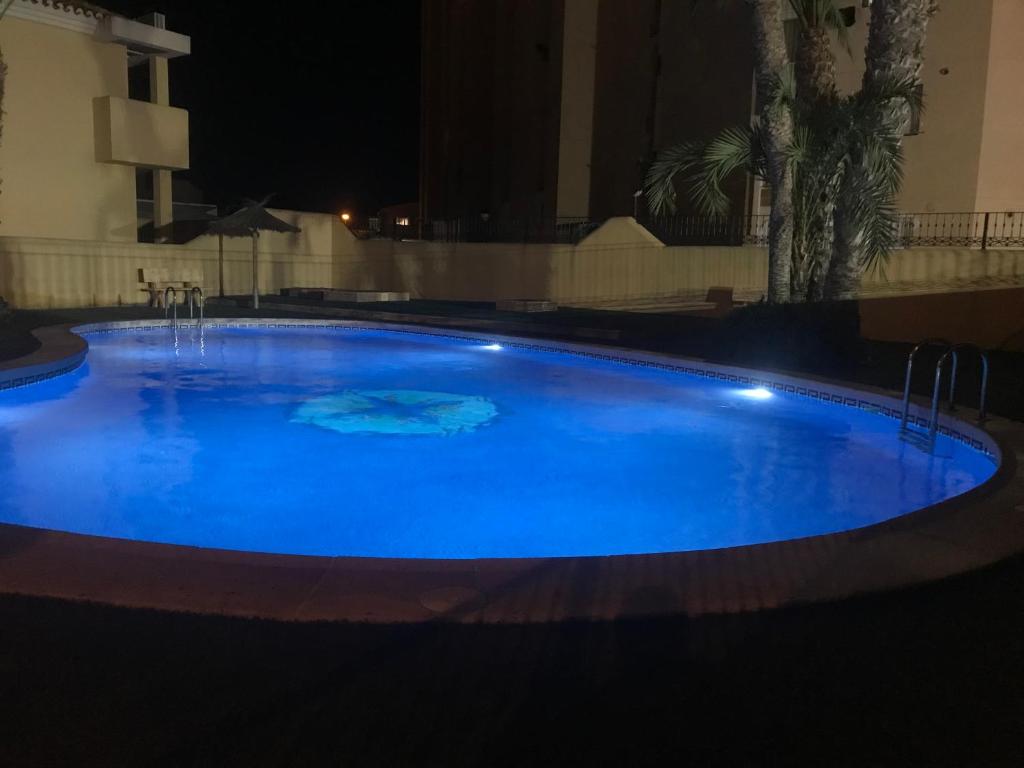 Bazén v ubytování ÁTICO - Playa Paraíso - Cabo de Palos - La Manga - Vivienda Vacacional MU3896 nebo v jeho okolí