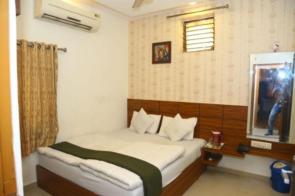 HOTEL KHUSHI PALACE - Housity