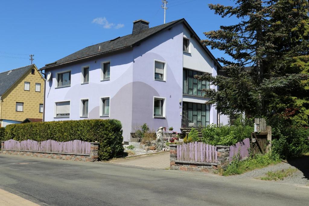 a white house on the side of a street at Haus Lila Welle in Nordhalben