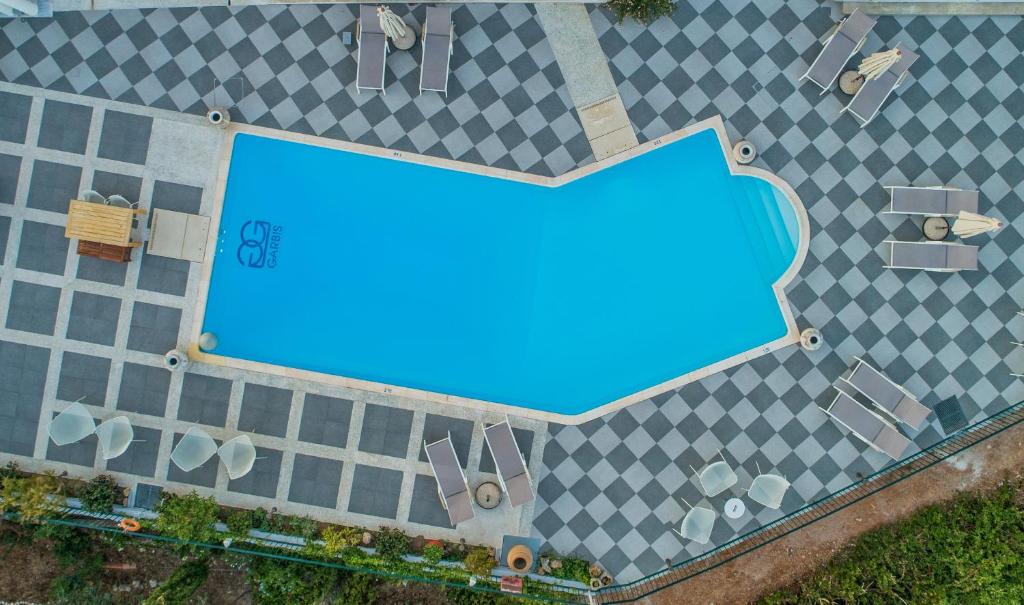 Bazén v ubytování Garbis Villas & Apartments nebo v jeho okolí