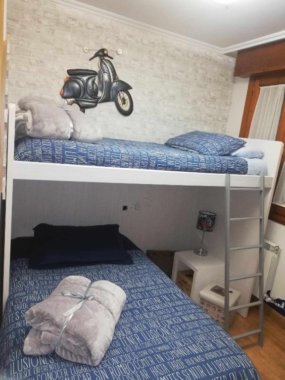 Łóżko lub łóżka w pokoju w obiekcie La casa del gatico