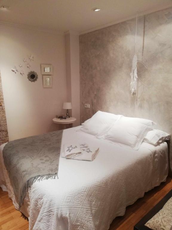 Łóżko lub łóżka w pokoju w obiekcie La casa del gatico