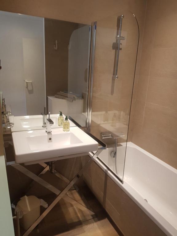 PALAIS LUMIERE : la ''Chambre Blanche'' - Camera Doppia Con Bagno Privato