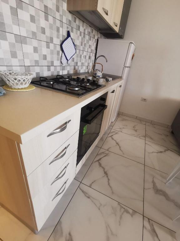 Kuchyň nebo kuchyňský kout v ubytování Casa Vacanze Villa Mimosa- per le vacanze vicino a Tropea