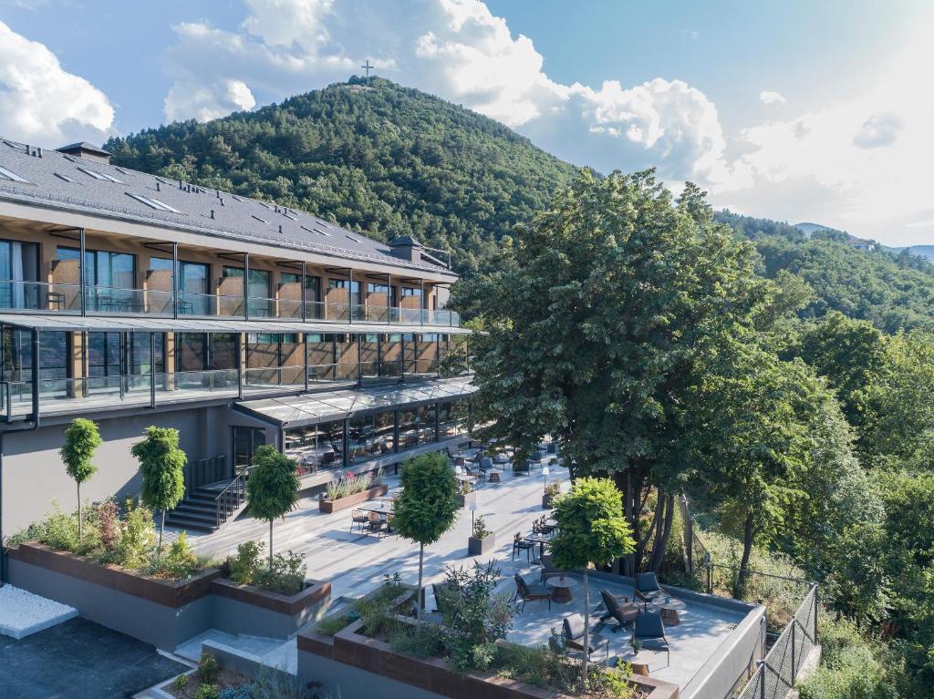 a hotel with a mountain in the background at The Lynx Mountain Resort in Florina