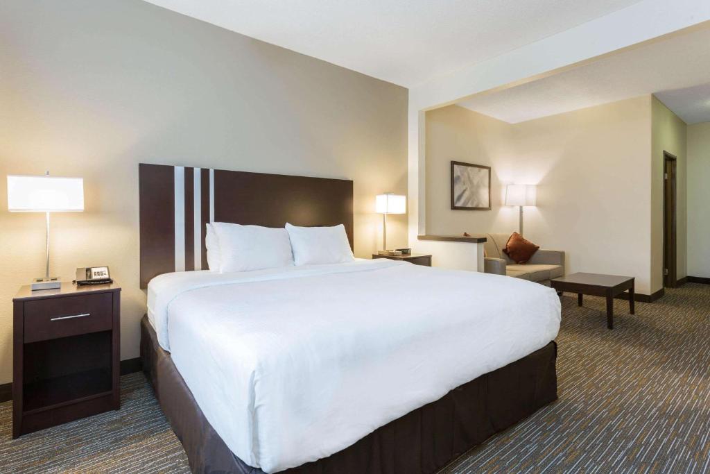 Wingate by Wyndham Gurnee photo
