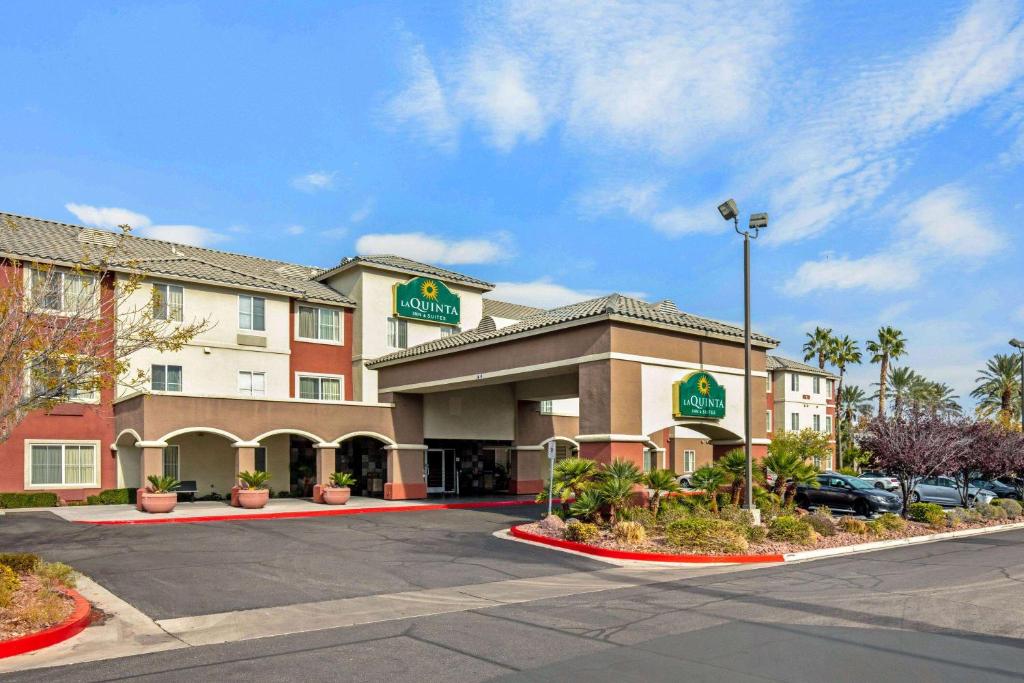 a rendering of a hotel with a parking lot at La Quinta by Wyndham Las Vegas RedRock/Summerlin in Las Vegas