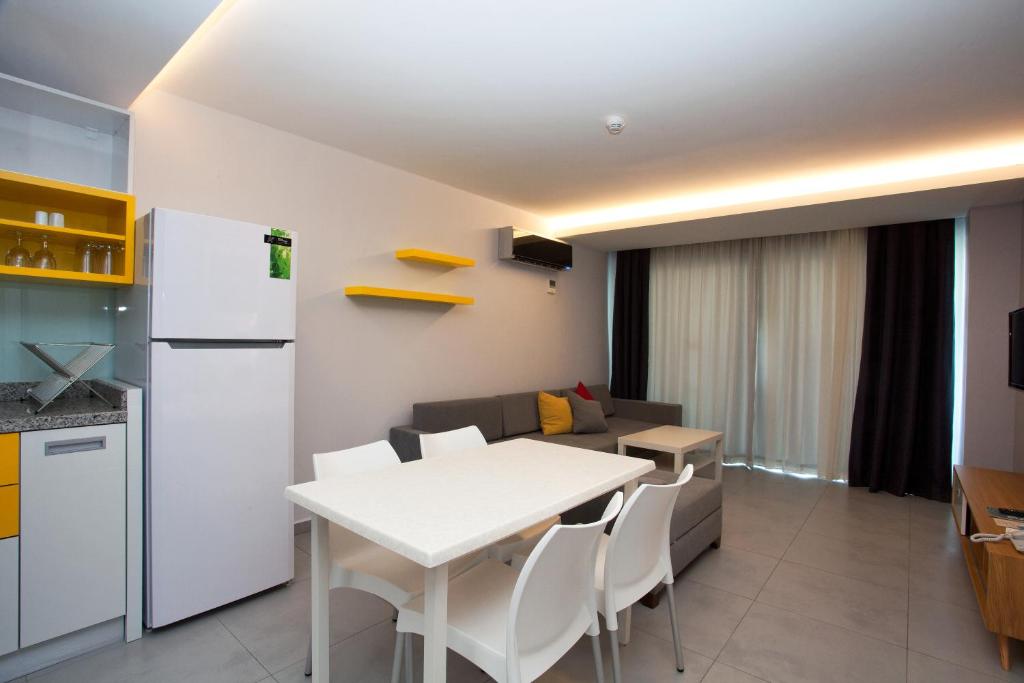 Green Garden Suites Hotel - 7