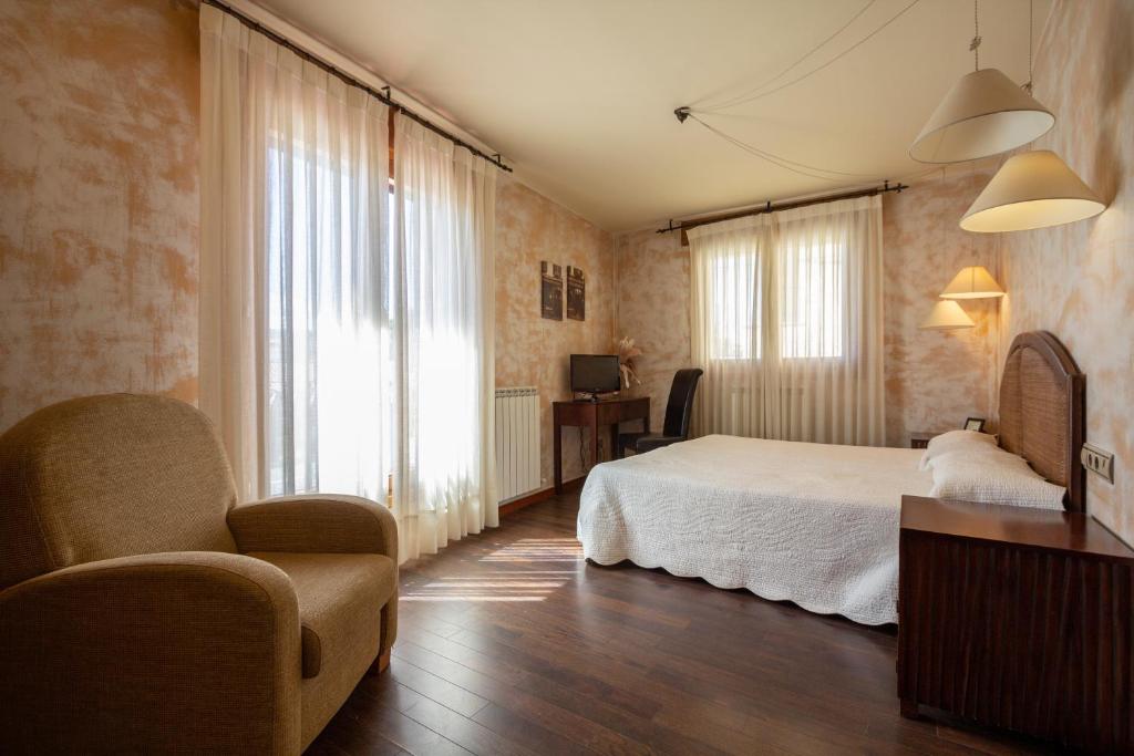 Postel nebo postele na pokoji v ubytování Hostal Los Canteros