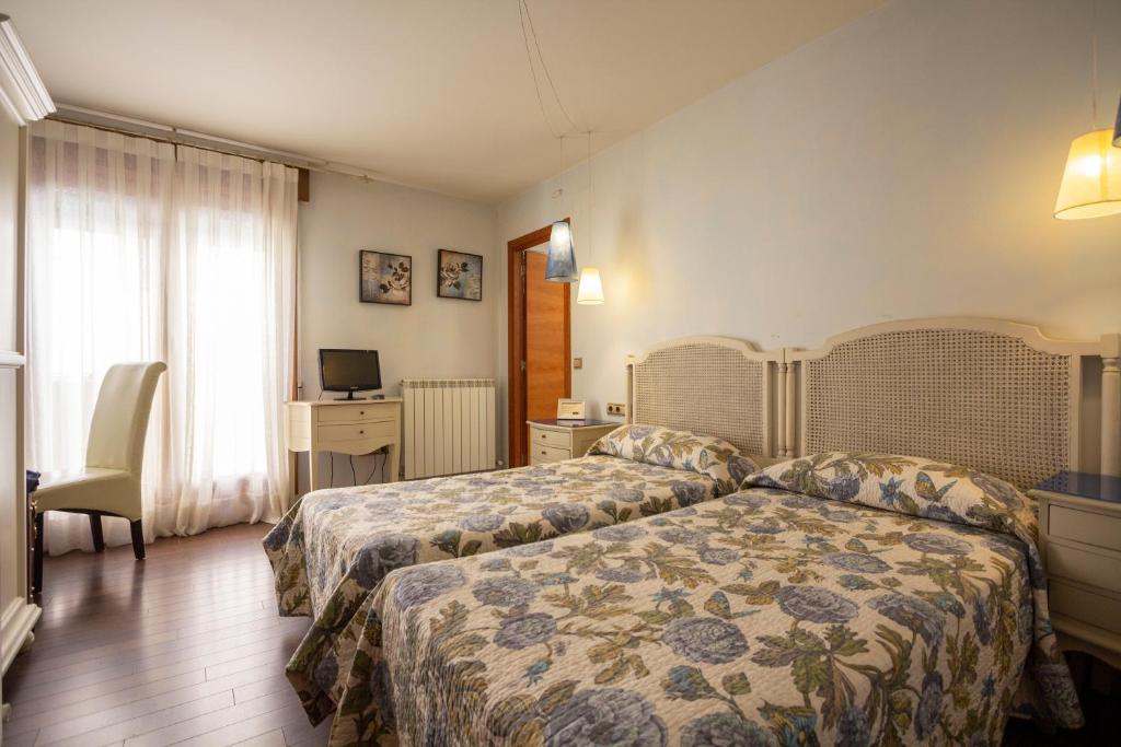 Postel nebo postele na pokoji v ubytování Hostal Los Canteros