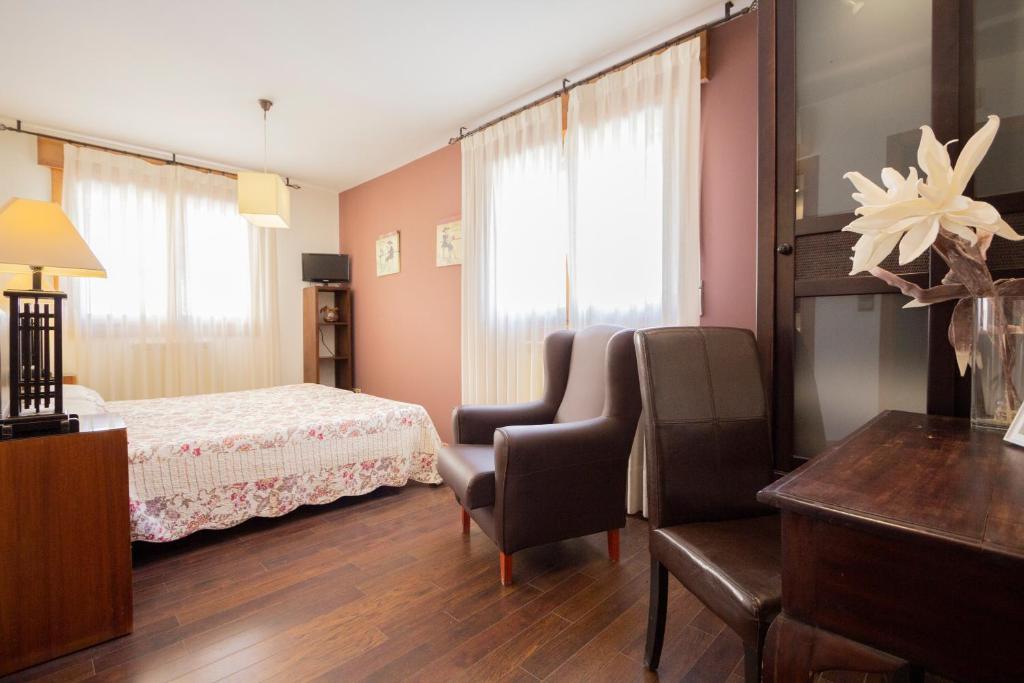 Postel nebo postele na pokoji v ubytování Hostal Los Canteros
