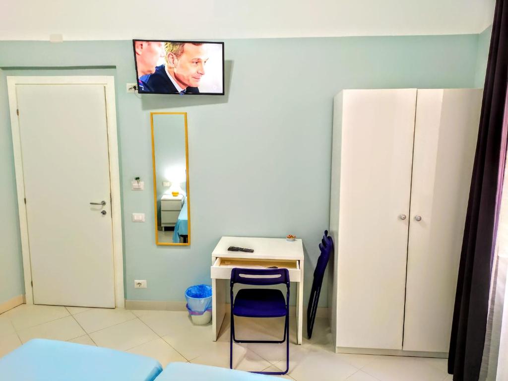 TV a/nebo společenská místnost v ubytování Hello B&B