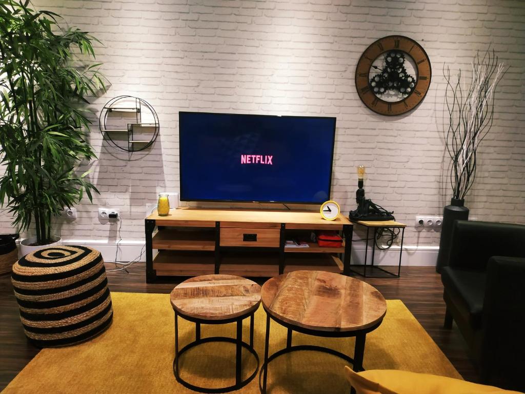 TV a/nebo společenská místnost v ubytování Mía Suites II Loft Centro Histórico - PARKING & WIFI FREE
