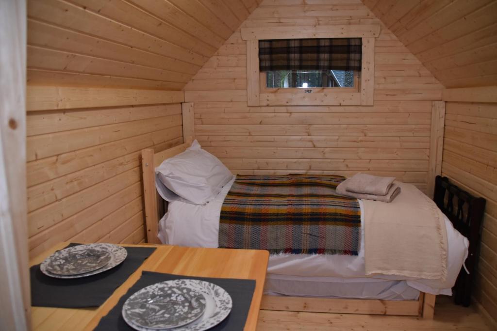 Postel nebo postele na pokoji v ubytování Cairngorm Bothies