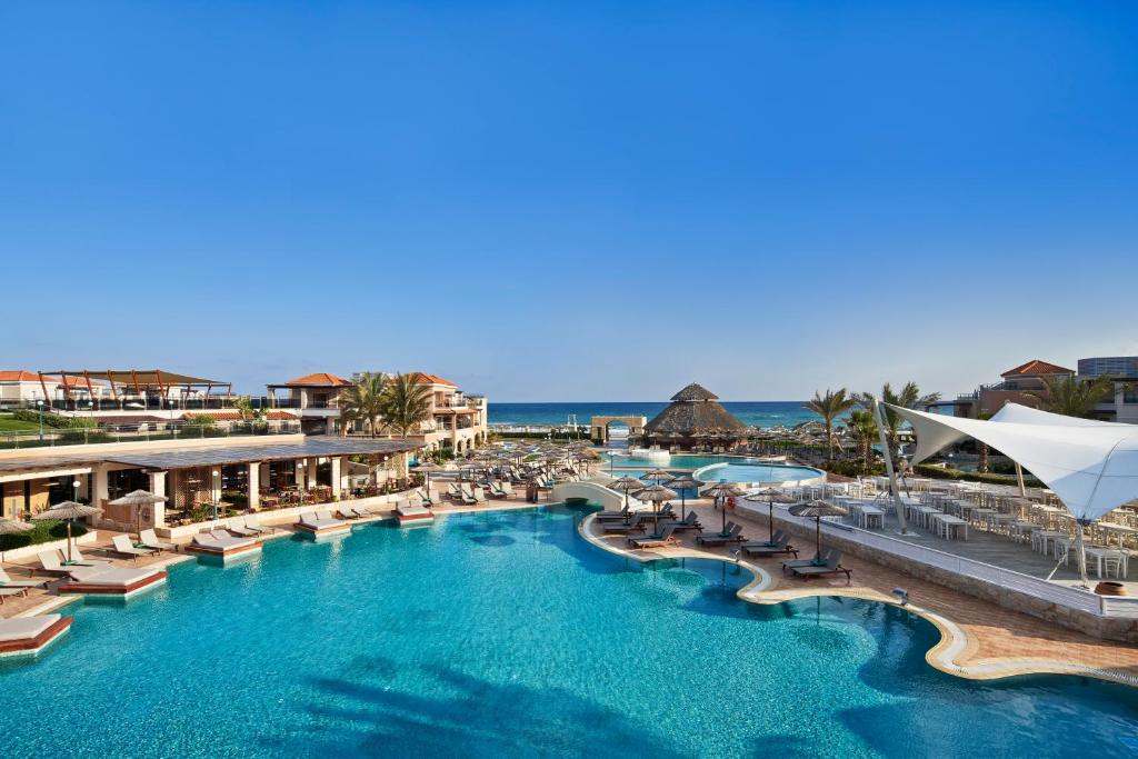 Bazén v ubytování Atlantica Caldera Palace nebo v jeho okolí