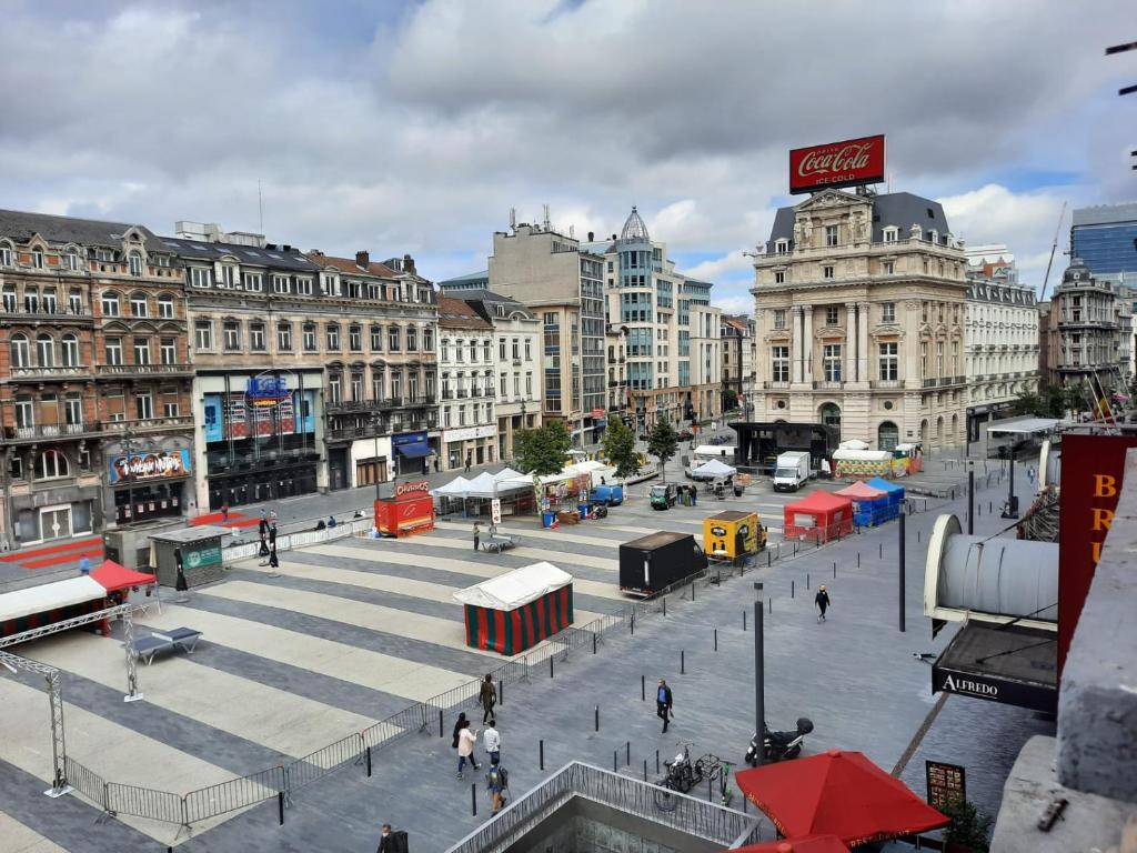 a city square with buildings and people walking around at Super central in Brussels in Brussels