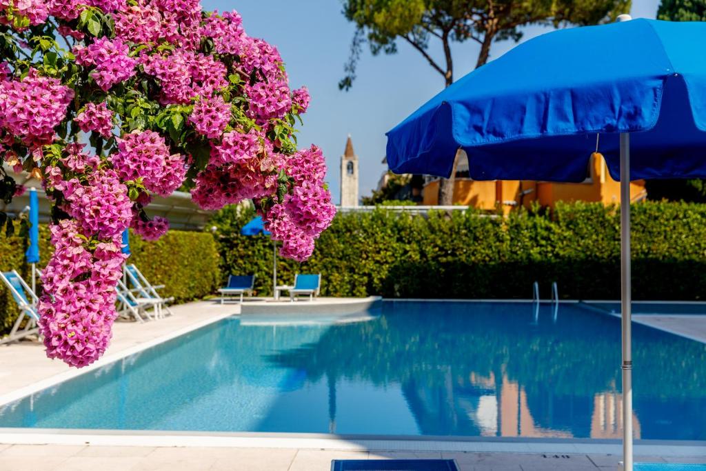 Bazén v ubytování Hotel Idania nebo v jeho okolí