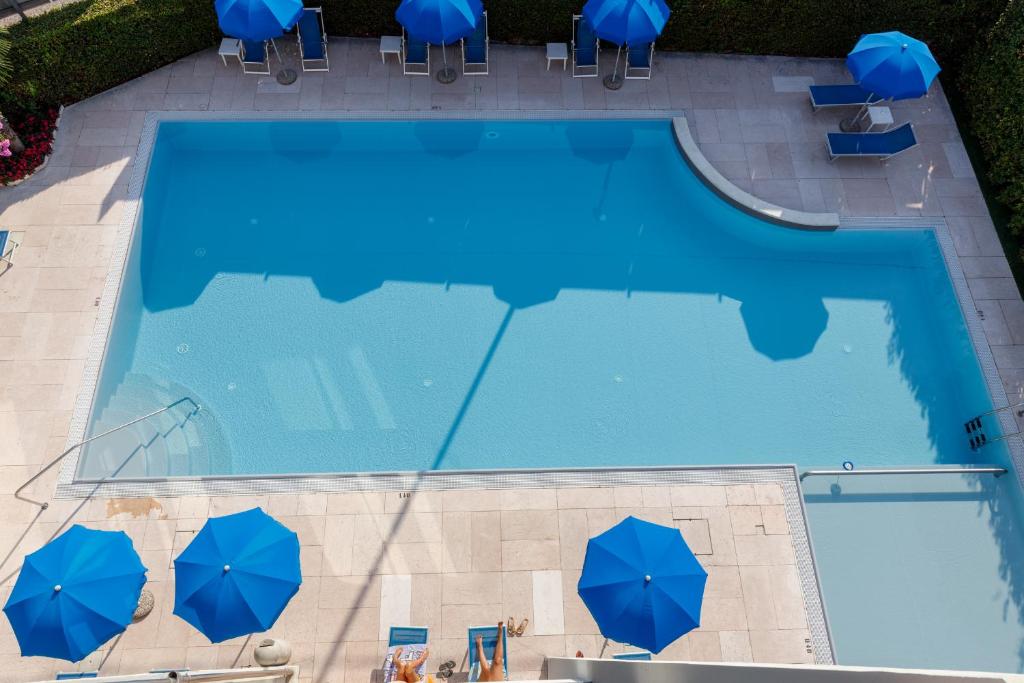 Bazén v ubytování Hotel Idania nebo v jeho okolí