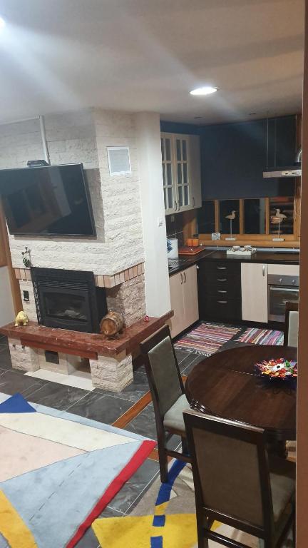 Kuhinja ili čajna kuhinja u objektu Vila Panić Zlatibor