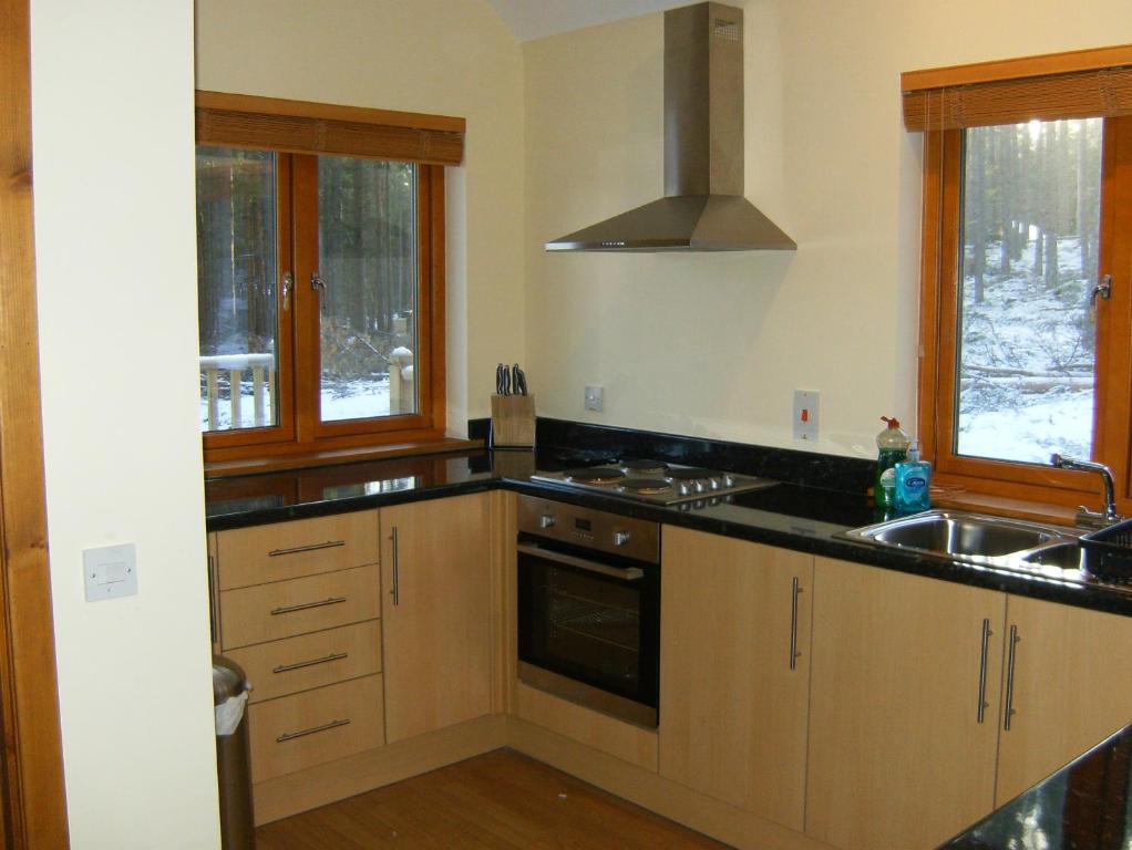 Kuchyň nebo kuchyňský kout v ubytování Cairngorm Lodges