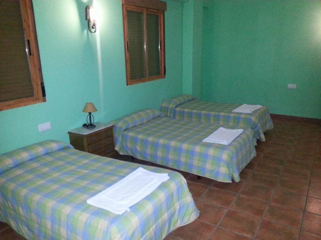 Postel nebo postele na pokoji v ubytování Hostal las Tres Jotas