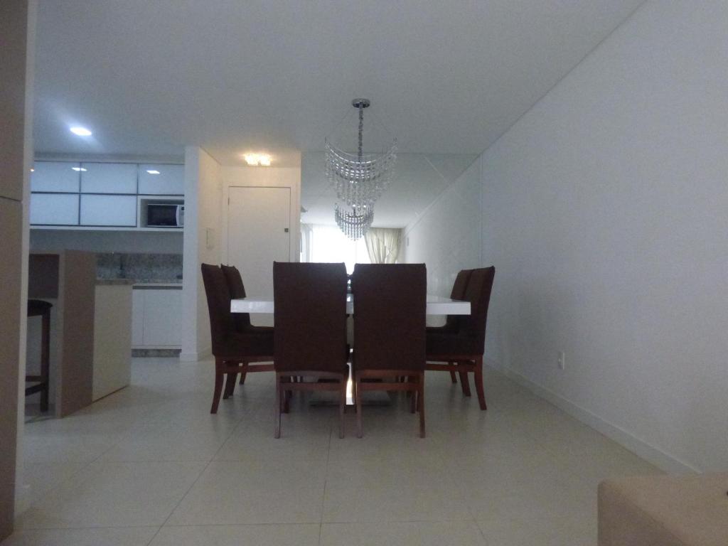  Apartamento Luxo 3 Dormitórios - Praia de Palmas Cód AP100