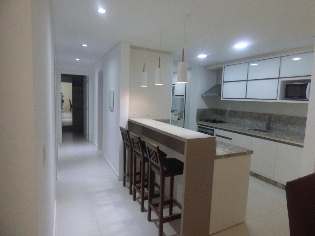  Apartamento Luxo 3 Dormitórios - Praia de Palmas Cód AP100