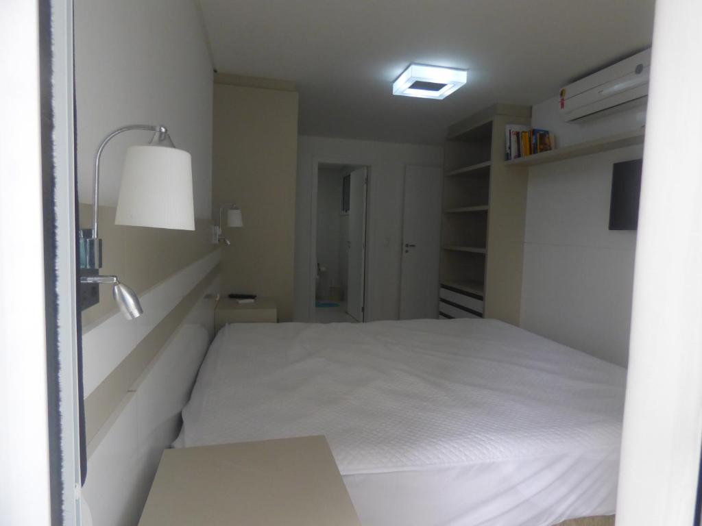 Apartamento Luxo 3 Dormitórios - Praia de Palmas Cód AP100