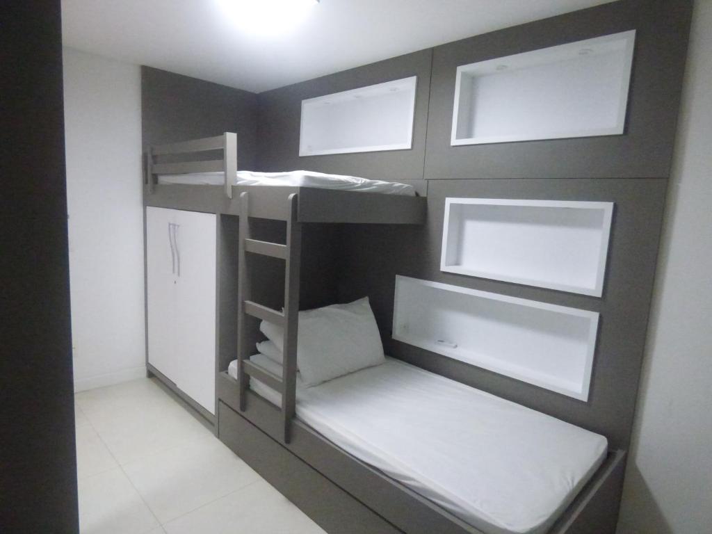  Apartamento Luxo 3 Dormitórios - Praia de Palmas Cód AP100
