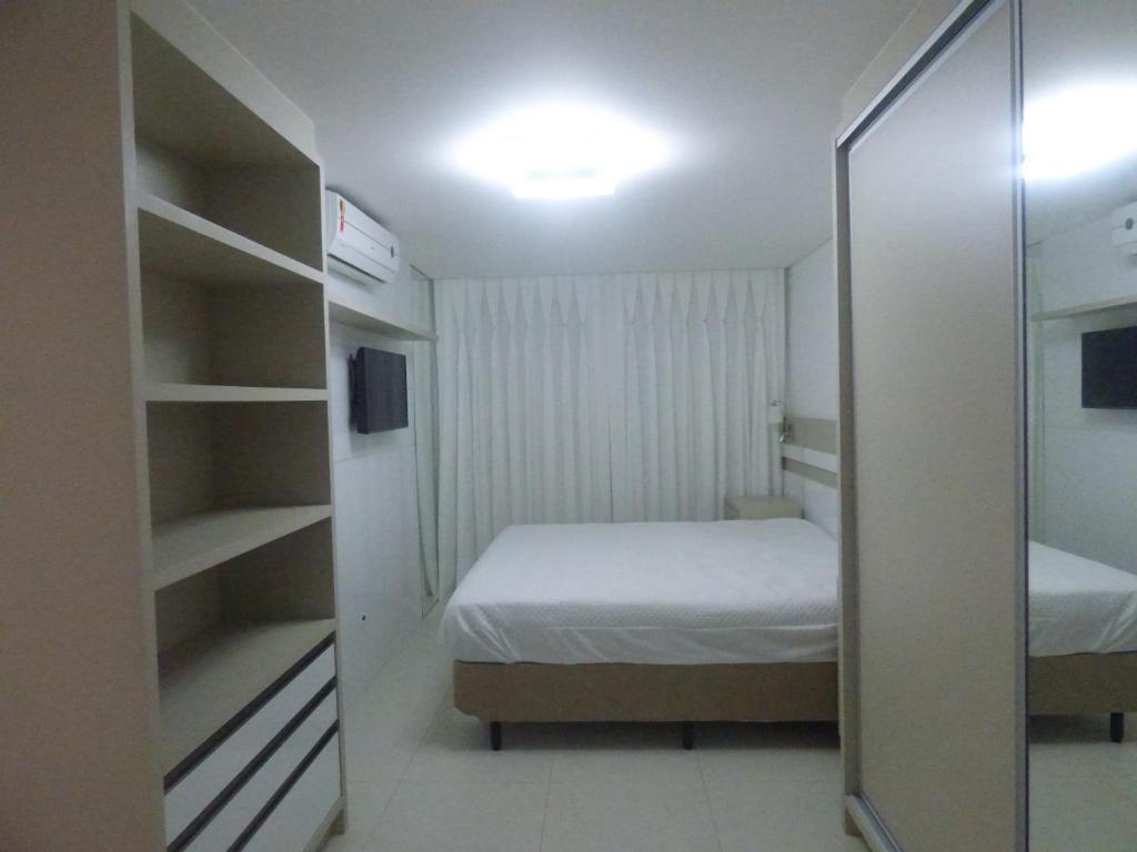  Apartamento Luxo 3 Dormitórios - Praia de Palmas Cód AP100