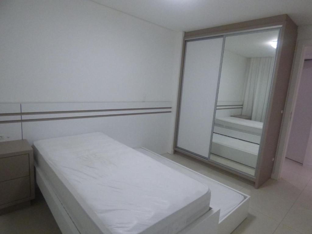  Apartamento Luxo 3 Dormitórios - Praia de Palmas Cód AP100