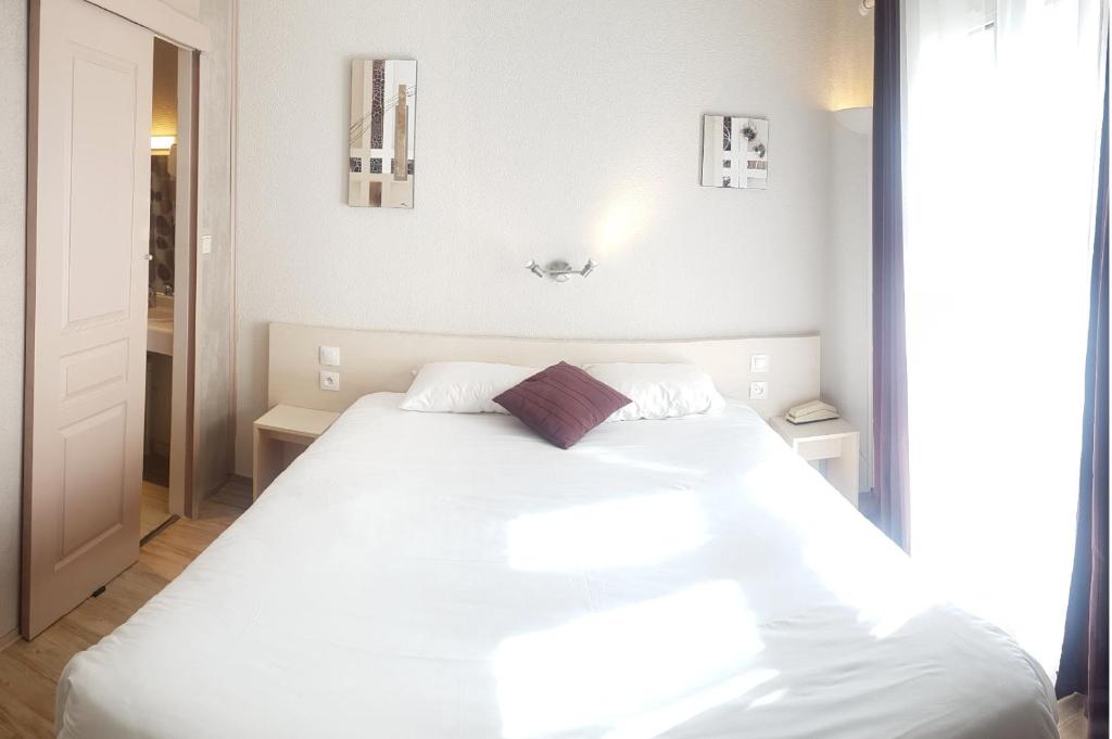 Hôtel La Bérangère - غرفة رباعية مع حمام