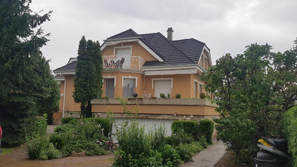 Vonkajšia záhrada v ubytovaní SZENCZI VENDÉGHÁZ