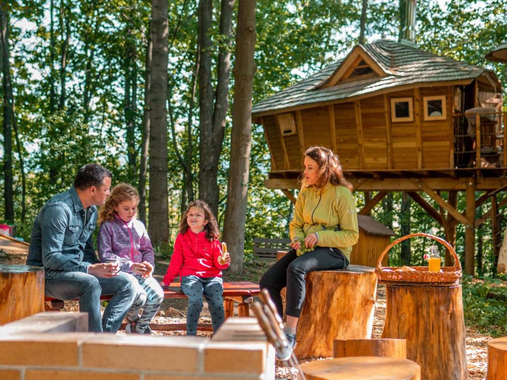 Majutusasutuse Treehous Sněžník s wellness külastajad