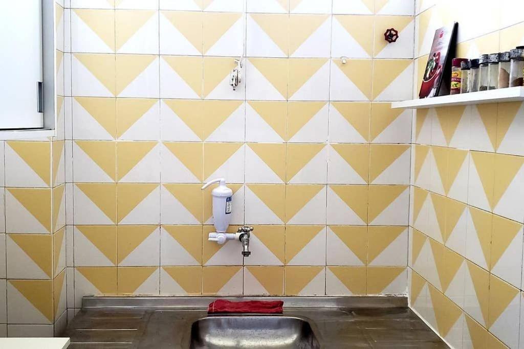  Apt 1 quarto no Porto da Barra a 2 min a pé da praia
