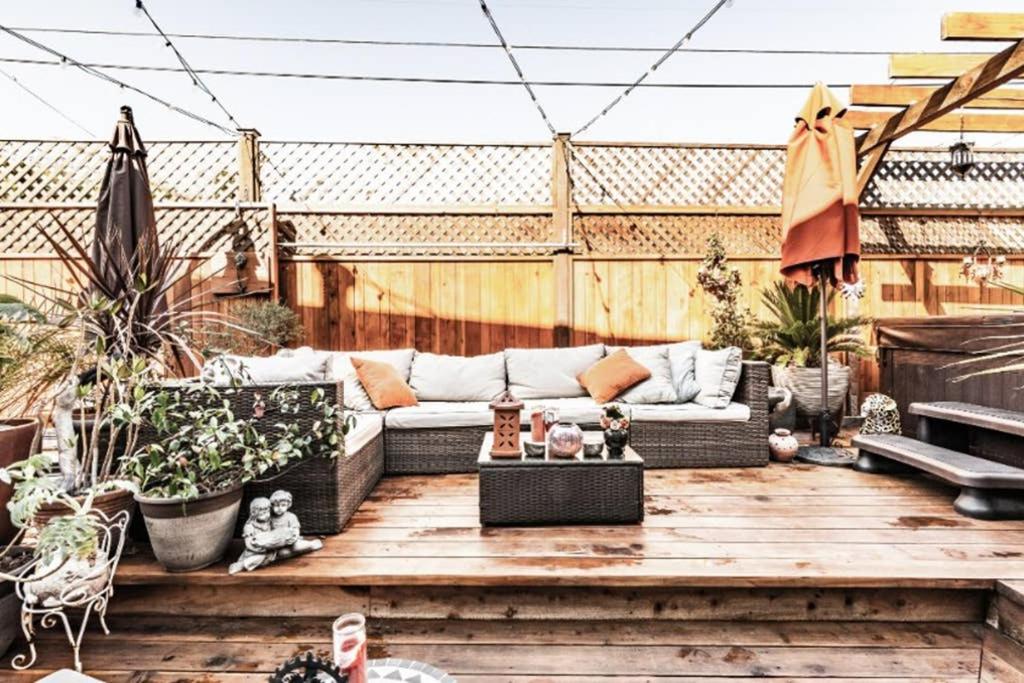 a patio with a couch and alot of plants at Martonys Zen Garden in San Francisco