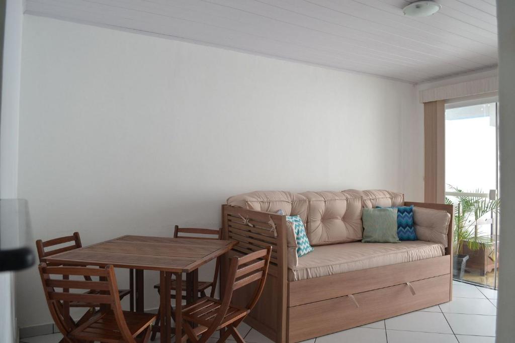  Casa com garagem e churrasqueira a 5 minutos da Praia Grande