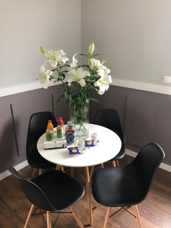 Nápoje v ubytovaní Apartament RESORT Chełmońskiego Śrem