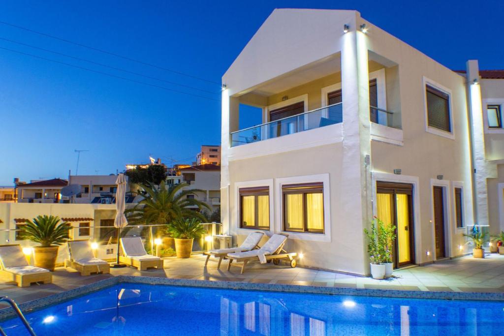 Bazén v ubytování Esthisis Suites Chania nebo v jeho okolí