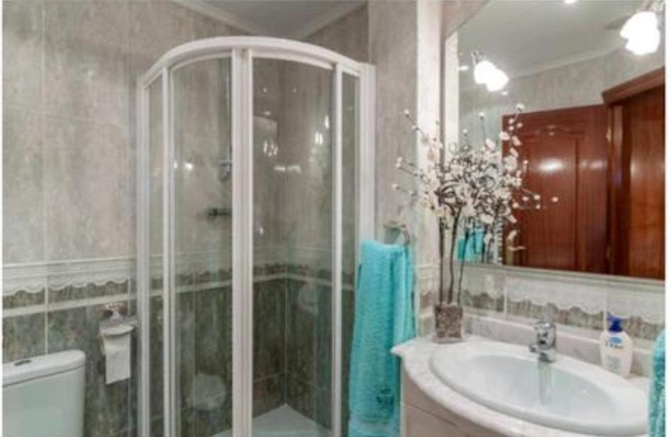 Koupelna v ubytování Alojamientos Marte habitacion con baño
